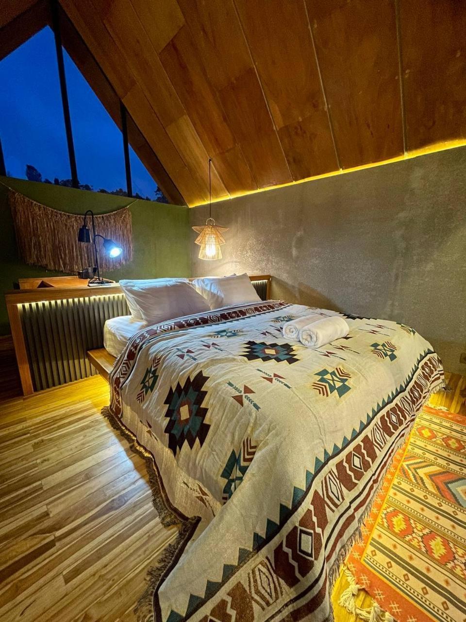 Black Wood Cabin Kintamani Exterior foto